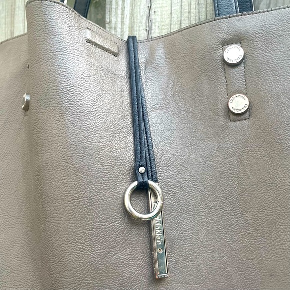 Calvin Klein Large Reversible VEGAN Tassel Tote Bag 13x13 - Picture 4 of 6